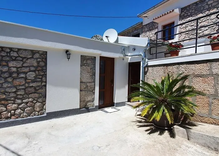 펜션 House With A Parking Space Milovac, Paklenica - 15168 *